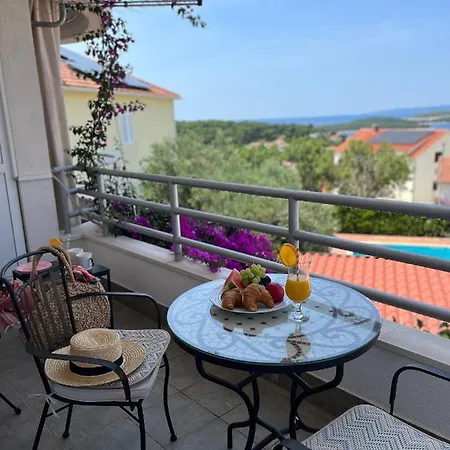 Privatunterkunft Mrcela With Big Balcony And Sea View *