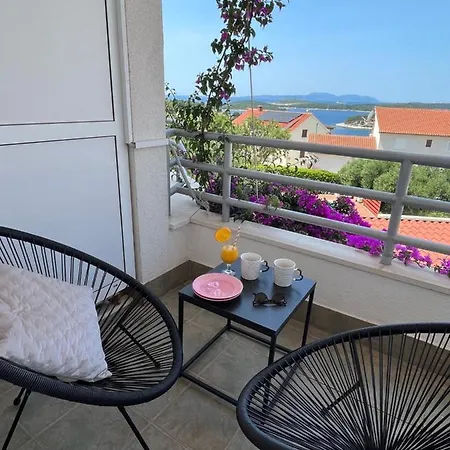 Проживання в сім'ї Mrcela With Big Balcony And Sea View *