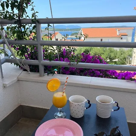 Δωμάτια σε οικογενειακή κατοικία Mrcela With Big Balcony And Sea View *