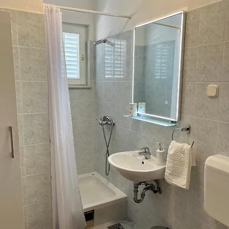 Δωμάτια σε οικογενειακή κατοικία Mrcela With Big Balcony And Sea View Χβαρ