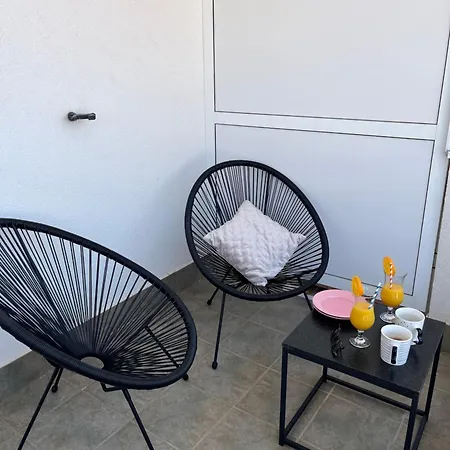Проживання в сім'ї Mrcela With Big Balcony And Sea View *